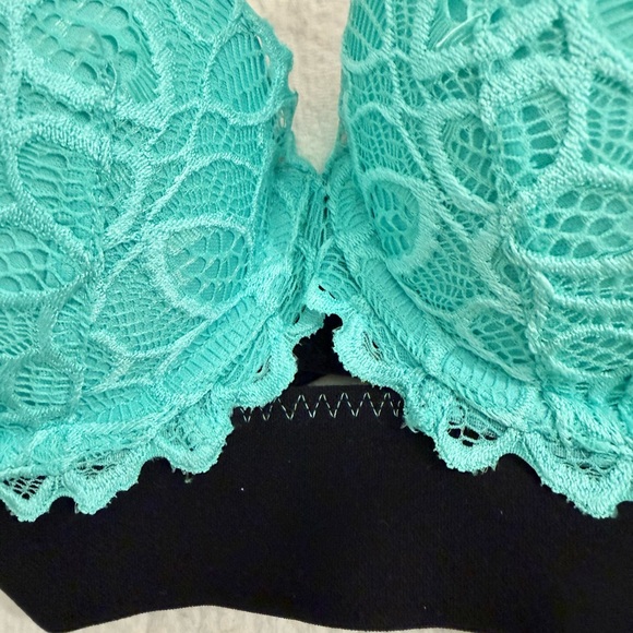 Victoria Secret Push Up Bra in Green Mint Lace and Black Band size 34 B - Picture 6 of 11